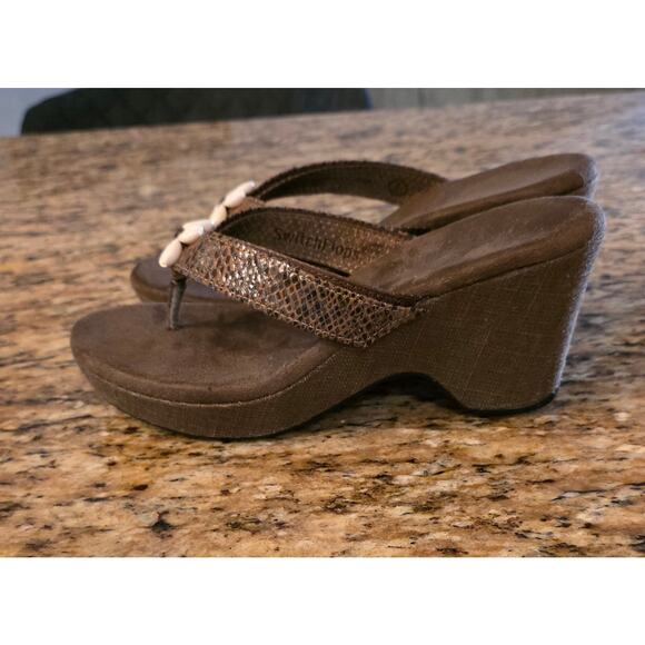 LINDSAY PHILLIPS SWITCHFLOP BRENNA BROWN PLATFORM
Size 7 - Picture 2 of 4